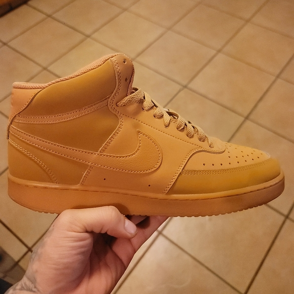 COPY - Nike shoes - Picture 1 of 3